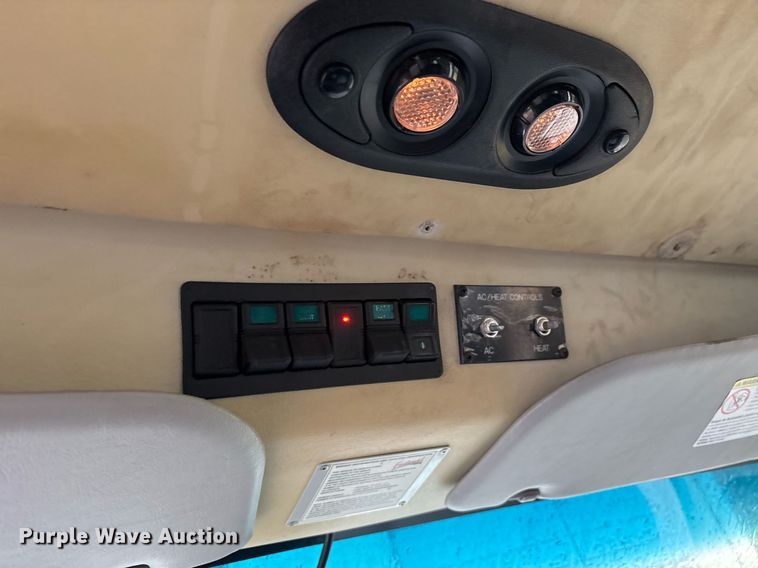 image for item DY0495 2009 Ford E450 shuttle bus