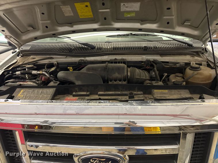 image for item DY0495 2009 Ford E450 shuttle bus