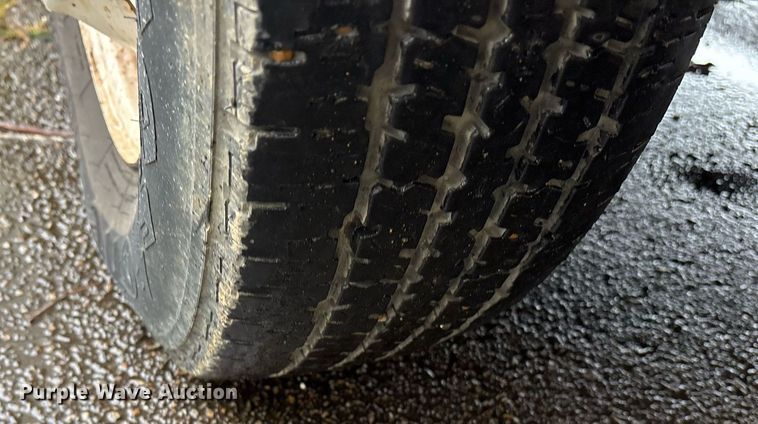 image for item DY0495 2009 Ford E450 shuttle bus