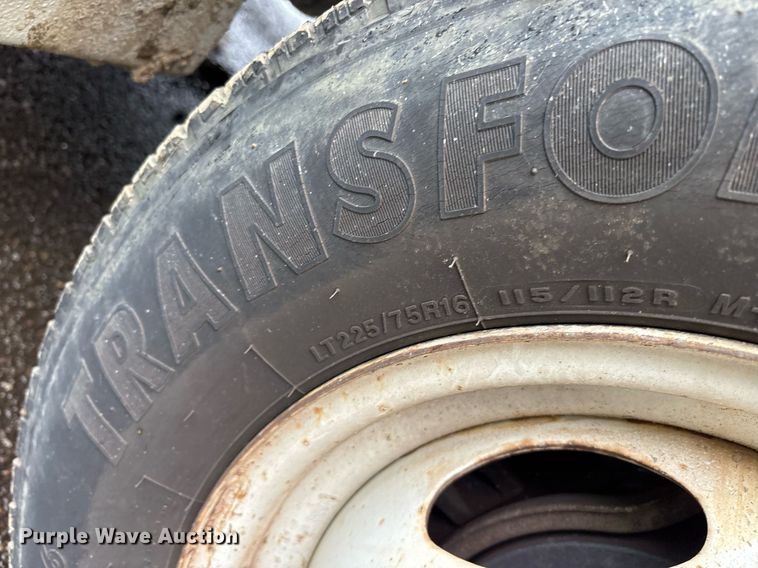 image for item DY0495 2009 Ford E450 shuttle bus