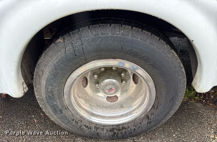 image for item DY0495 2009 Ford E450 shuttle bus