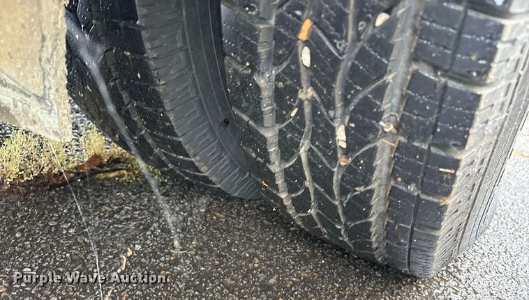 image for item DY0495 2009 Ford E450 shuttle bus