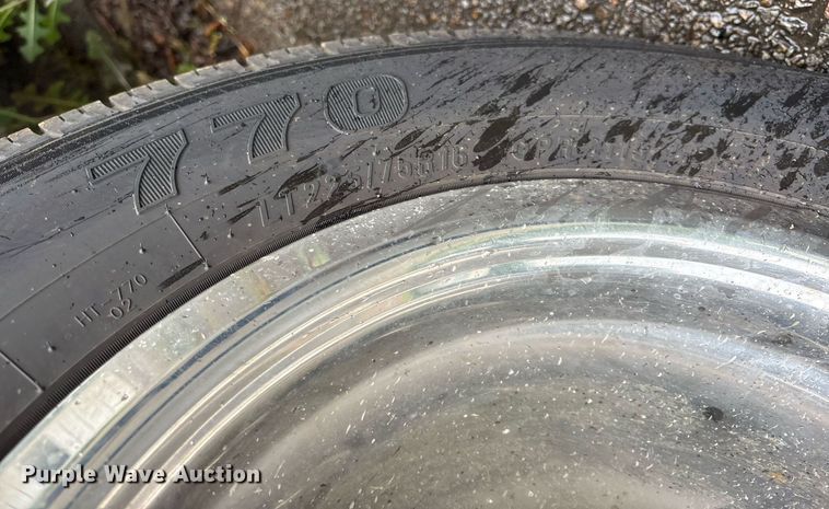 image for item DY0495 2009 Ford E450 shuttle bus