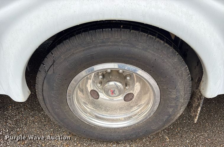 image for item DY0495 2009 Ford E450 shuttle bus