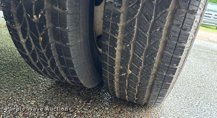 image for item DY0495 2009 Ford E450 shuttle bus