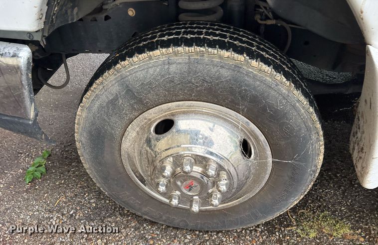 image for item DY0495 2009 Ford E450 shuttle bus