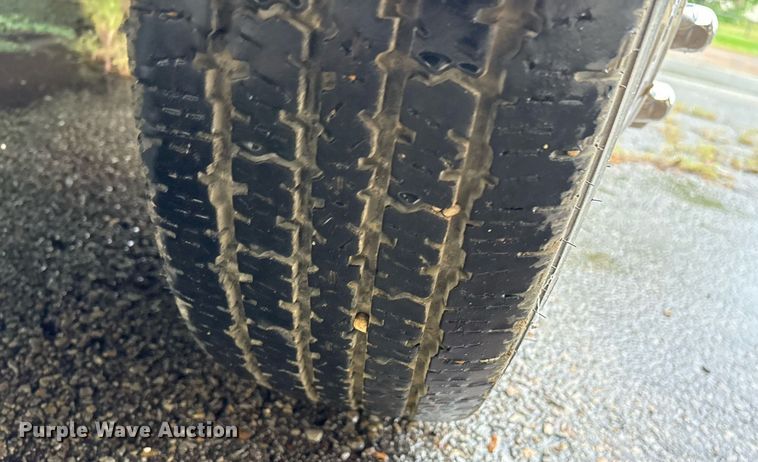 image for item DY0495 2009 Ford E450 shuttle bus