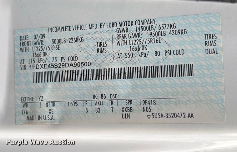 image for item DY0495 2009 Ford E450 shuttle bus