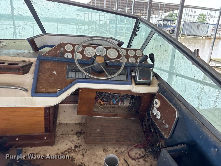 image for item DY0496 1985 Sundancer 280 boat