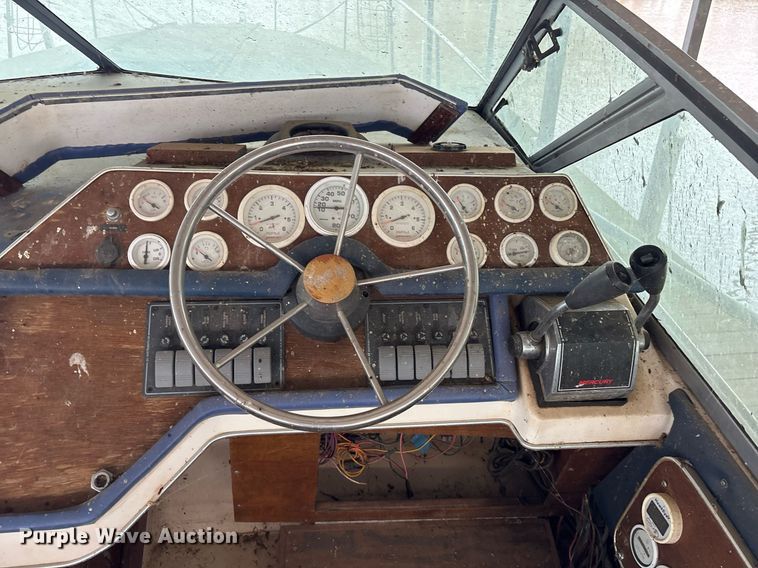 image for item DY0496 1985 Sundancer 280 boat