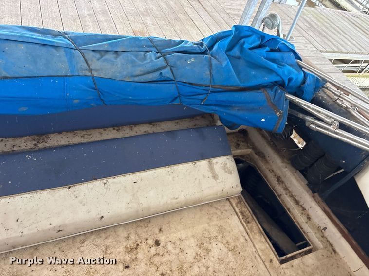 image for item DY0496 1985 Sundancer 280 boat