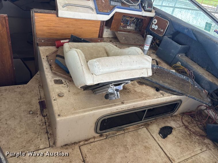 image for item DY0496 1985 Sundancer 280 boat