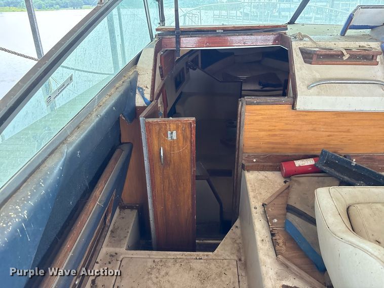 image for item DY0496 1985 Sundancer 280 boat