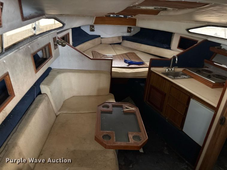 image for item DY0496 1985 Sundancer 280 boat