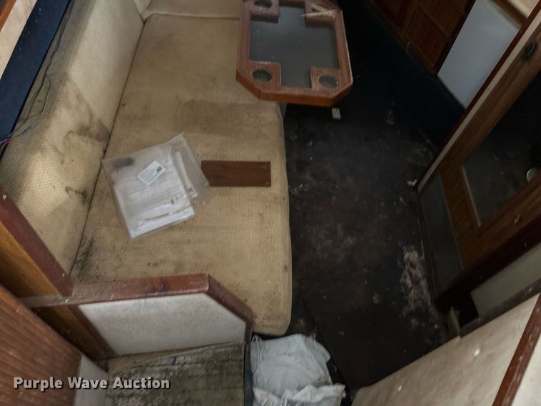 image for item DY0496 1985 Sundancer 280 boat