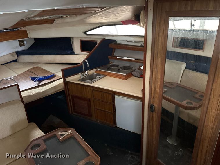 image for item DY0496 1985 Sundancer 280 boat