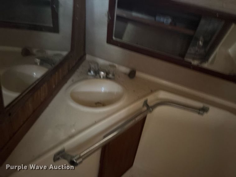 image for item DY0496 1985 Sundancer 280 boat