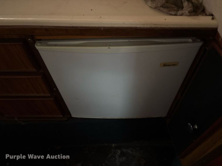 image for item DY0496 1985 Sundancer 280 boat