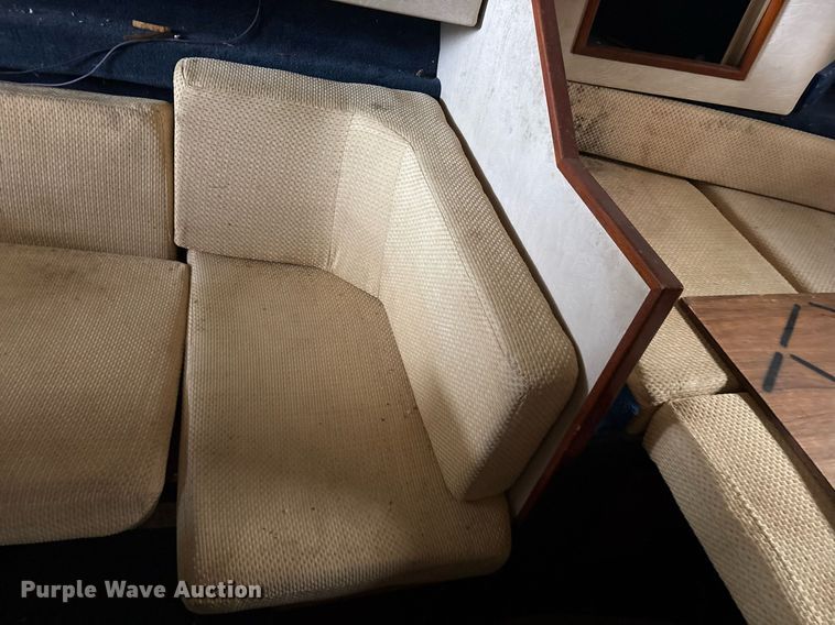 image for item DY0496 1985 Sundancer 280 boat