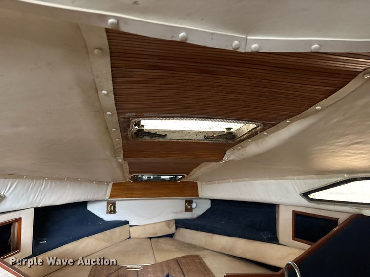 image for item DY0496 1985 Sundancer 280 boat