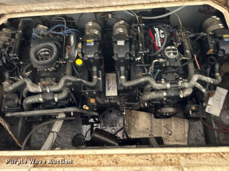 image for item DY0496 1985 Sundancer 280 boat