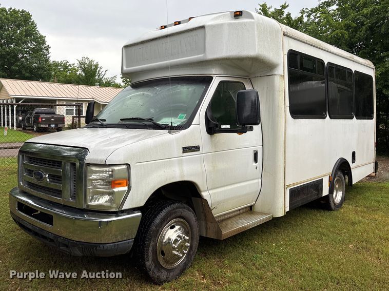 image for item DY0497 2012 Ford E350 shuttle bus
