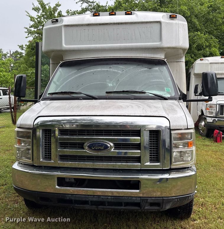 image for item DY0497 2012 Ford E350 shuttle bus