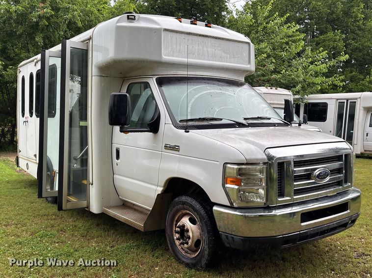 image for item DY0497 2012 Ford E350 shuttle bus