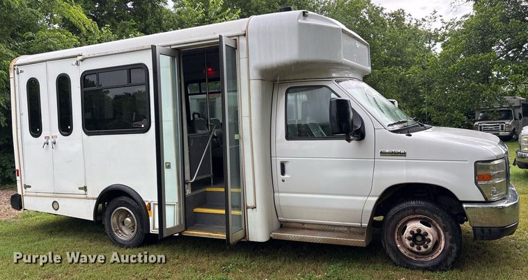 image for item DY0497 2012 Ford E350 shuttle bus