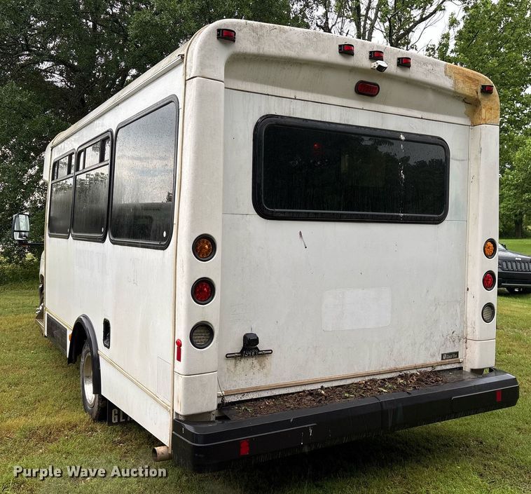 image for item DY0497 2012 Ford E350 shuttle bus