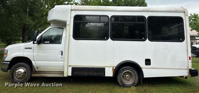 image for item DY0497 2012 Ford E350 shuttle bus