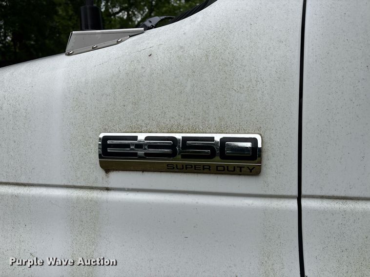 image for item DY0497 2012 Ford E350 shuttle bus