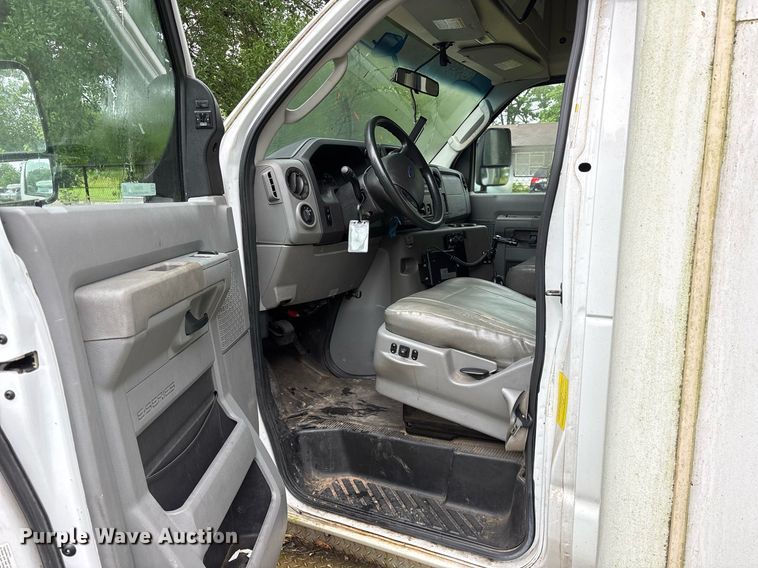 image for item DY0497 2012 Ford E350 shuttle bus