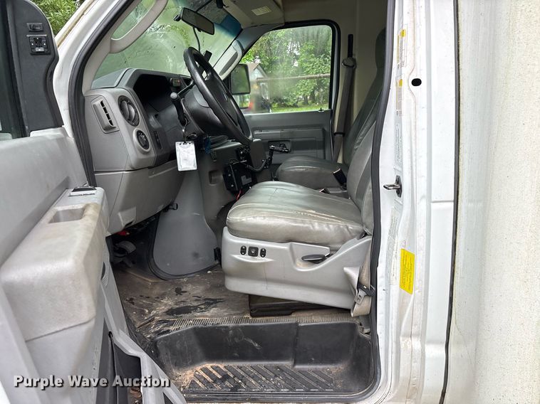 image for item DY0497 2012 Ford E350 shuttle bus