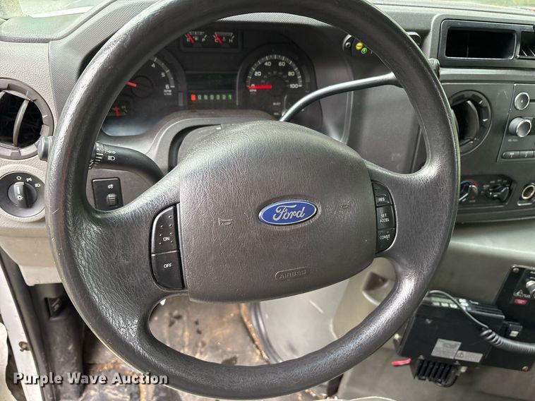 image for item DY0497 2012 Ford E350 shuttle bus