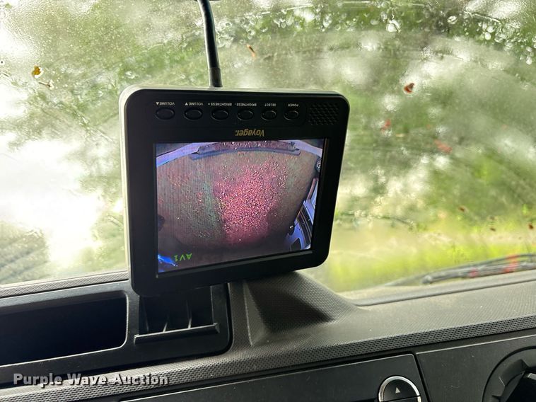 image for item DY0497 2012 Ford E350 shuttle bus