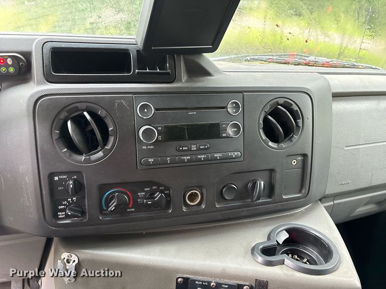 image for item DY0497 2012 Ford E350 shuttle bus