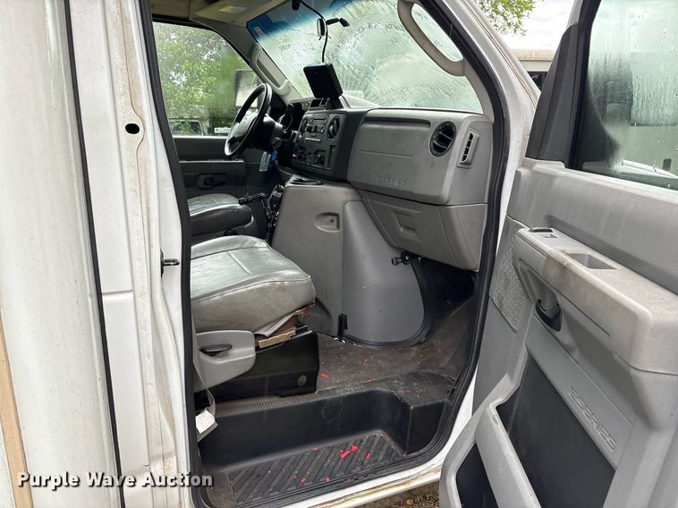 image for item DY0497 2012 Ford E350 shuttle bus