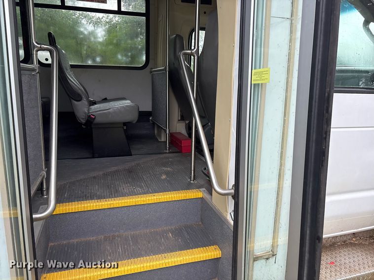 image for item DY0497 2012 Ford E350 shuttle bus