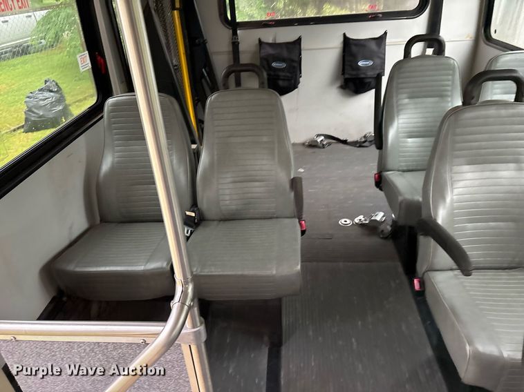 image for item DY0497 2012 Ford E350 shuttle bus