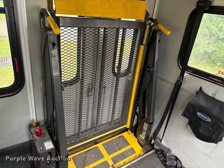 image for item DY0497 2012 Ford E350 shuttle bus