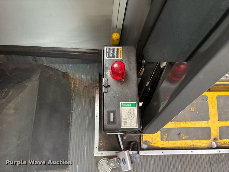 image for item DY0497 2012 Ford E350 shuttle bus