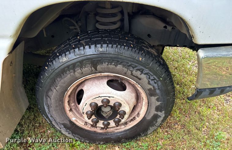 image for item DY0497 2012 Ford E350 shuttle bus