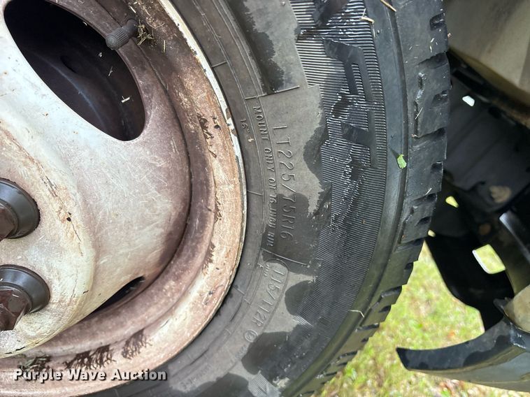 image for item DY0497 2012 Ford E350 shuttle bus