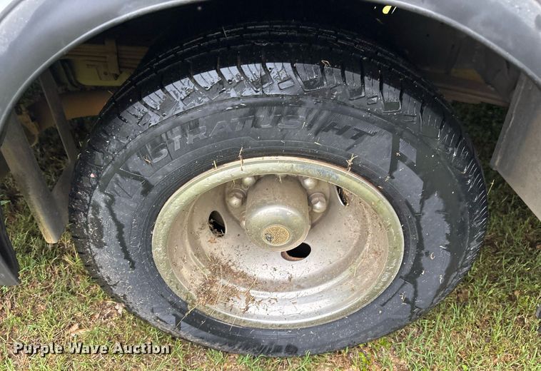 image for item DY0497 2012 Ford E350 shuttle bus