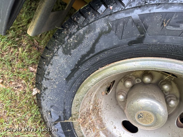 image for item DY0497 2012 Ford E350 shuttle bus