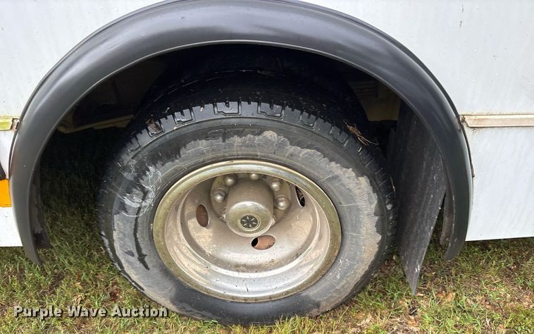 image for item DY0497 2012 Ford E350 shuttle bus