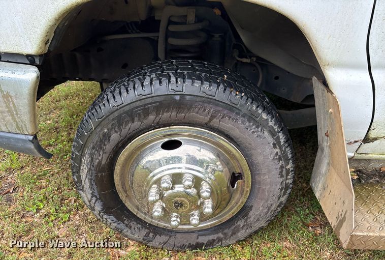 image for item DY0497 2012 Ford E350 shuttle bus