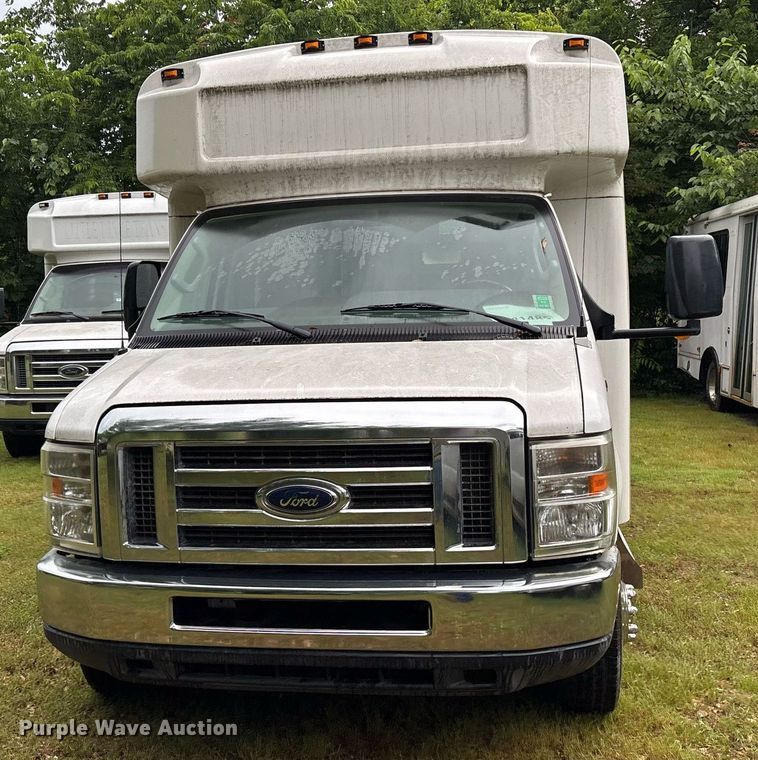image for item DY0498 2012 Ford E350 shuttle bus