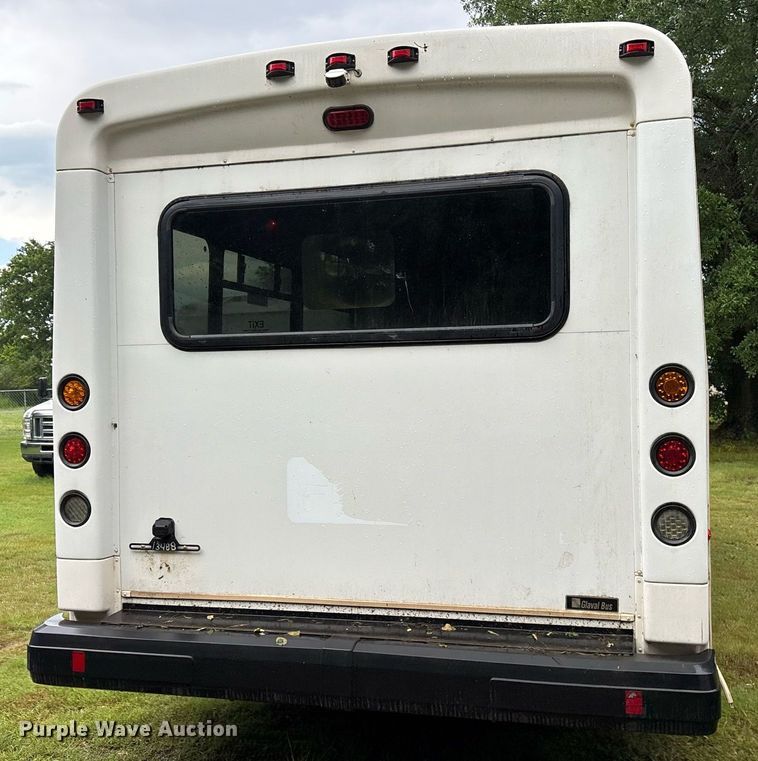 image for item DY0498 2012 Ford E350 shuttle bus